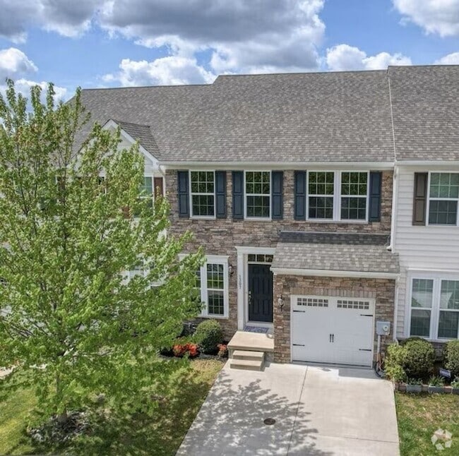 Building Photo - Spacious 4BR Townhome in Hockessin