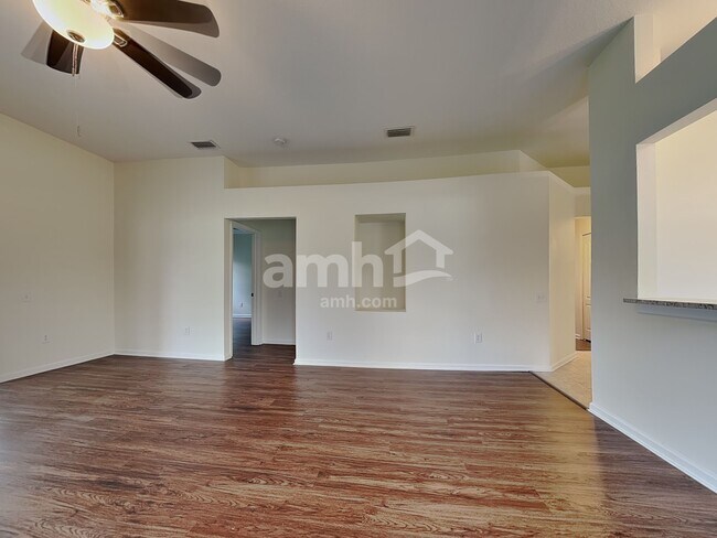 Photo - 1044 Summer Breeze Dr