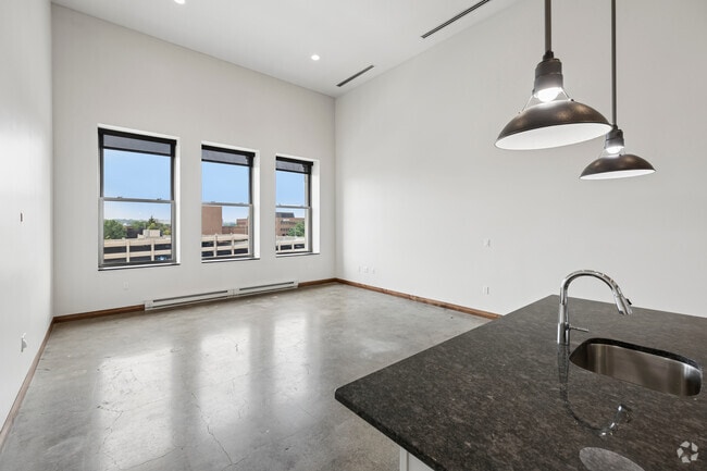 1BR, 1BA - 1,424SF - Living Room