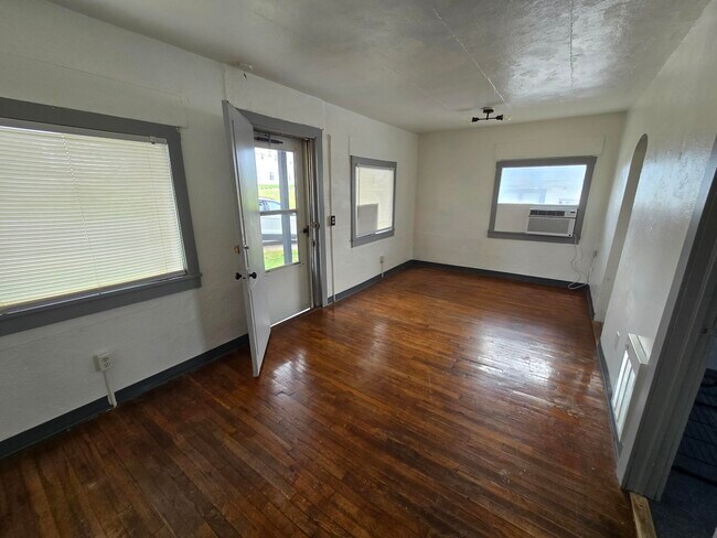 Photo - 313 Shadowrock Dr