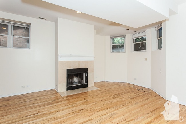 Building Photo - 2320 N Southport Ave Unit g Rental