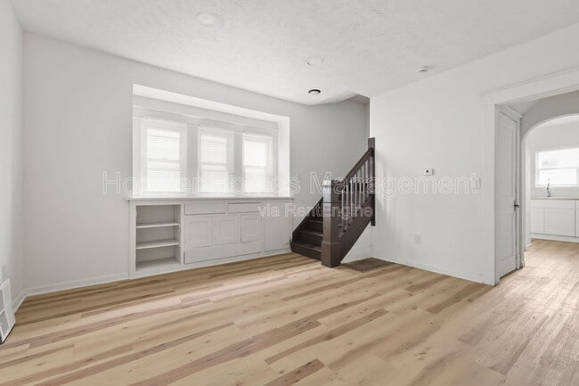 822 N Bradley Ave