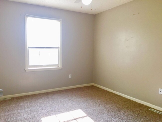 Photo - Walk to shopping and restaurants and high school