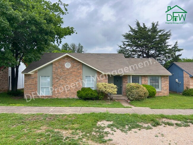 Charming 4-Bedroom Home with Spacious Livi... - Charming 4-Bedroom Home with Spacious Livi...