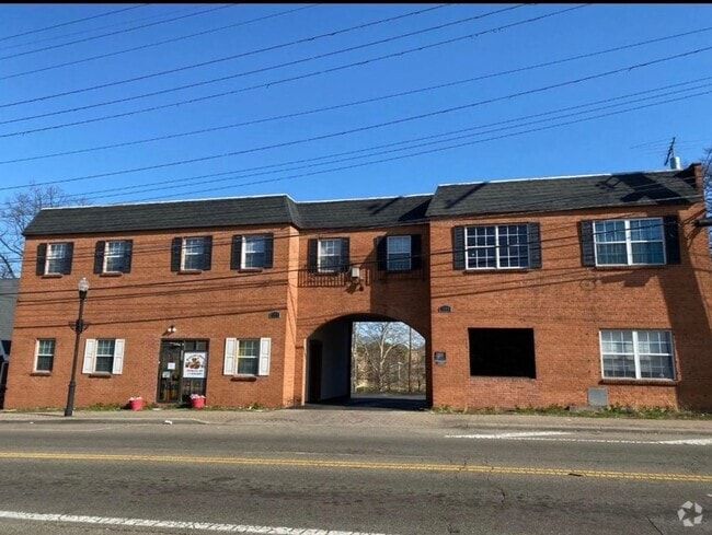Building Photo - 1604-1608 W. Galbraith Road Unit F Rental