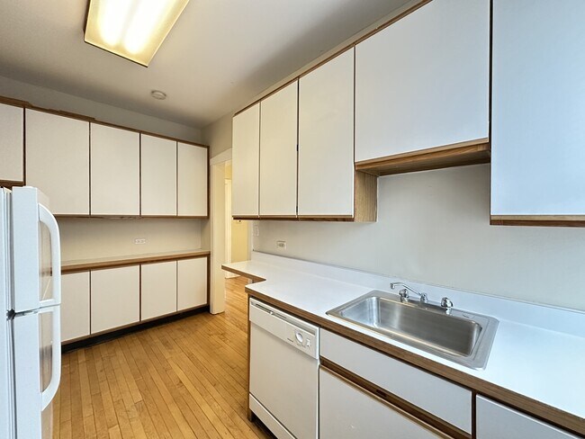 Photo - 1324 Oak Ave Unit C2