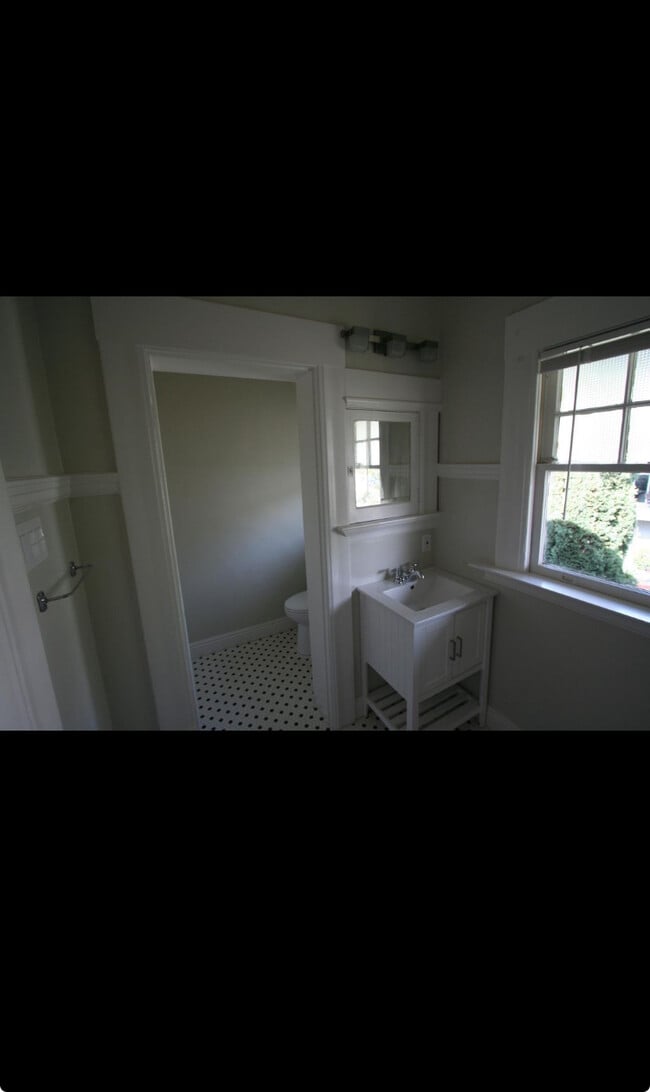 353 Bellevue Ave Unit C