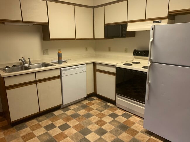 Photo - 421 20th Ave W