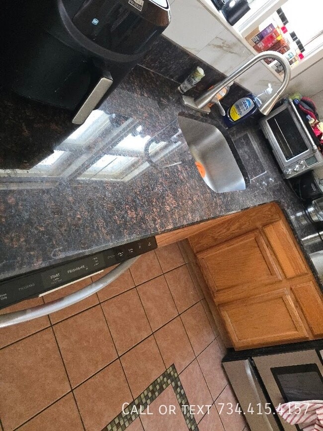 Photo - 502 Benjamin St