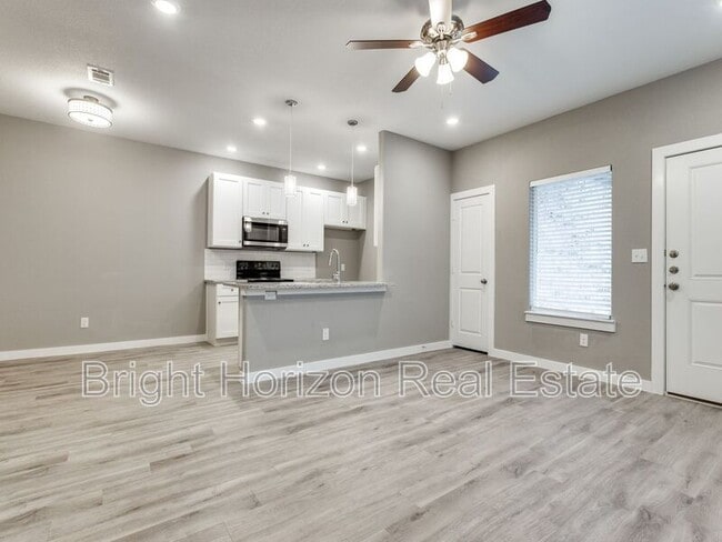 Photo - 3207 Karen St Unit 3207