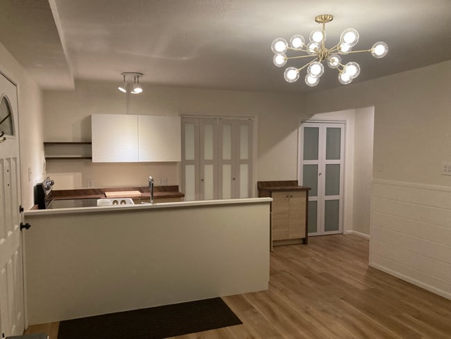 Photo - 1440 Drake Way