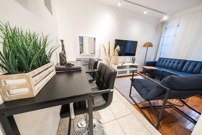 Photo - 317 E 75th St Unidad ID1031996P