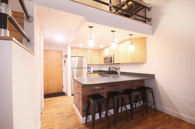 Kitchen - 99 Silver St Unit 3-3