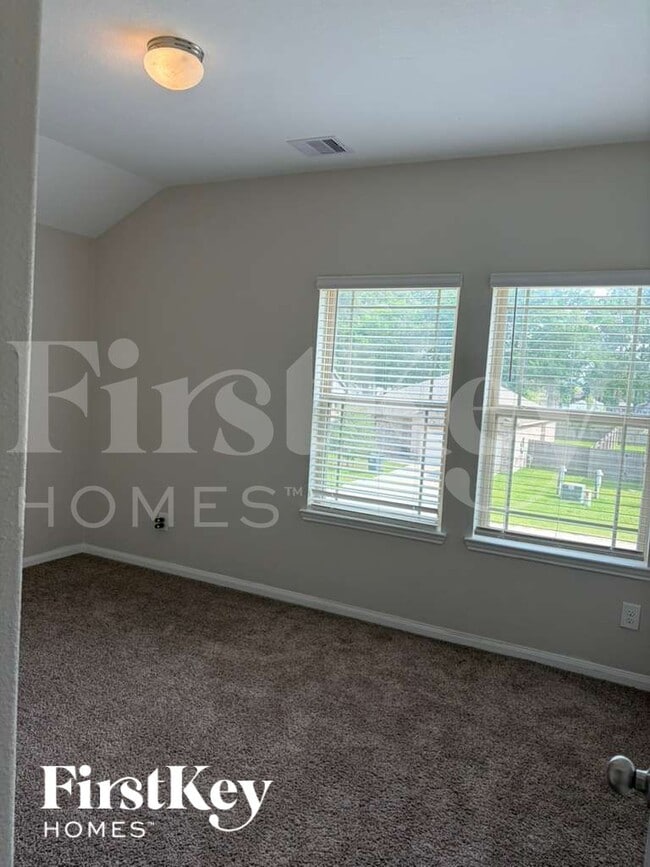 Photo - 15141 Meadow Glen S