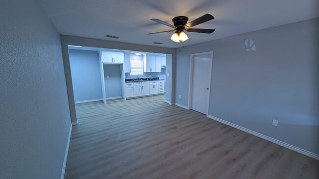 Photo - 3002 Blaine St