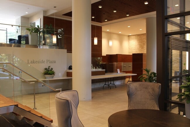 Lobby - 3800 Powell Ln Unit 722