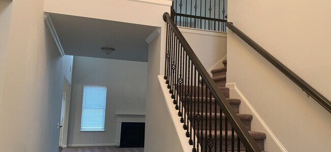 Photo - 4 Bedroom Single Family Home In Lithonia!