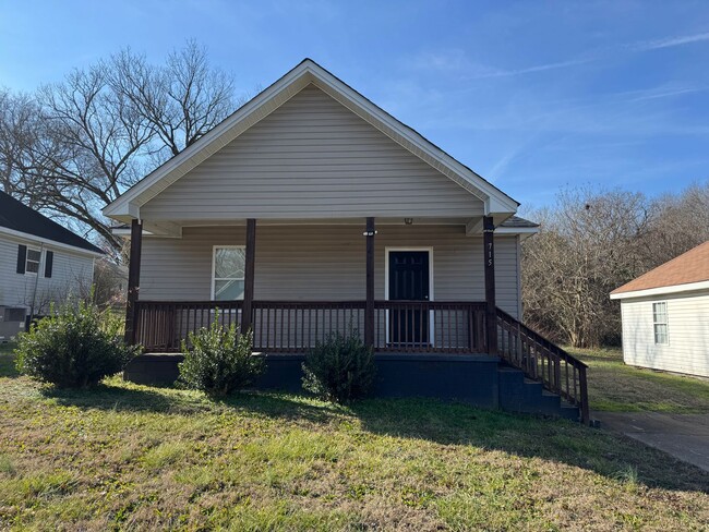 Building Photo - Available to Show