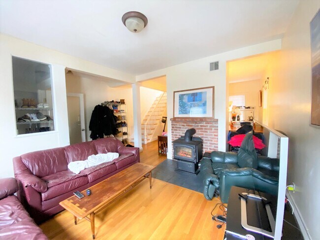 Photo - 24 Watson St