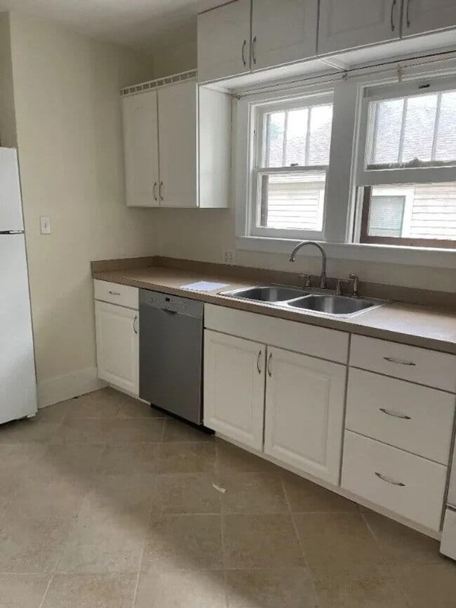 Photo - 610 S Loomis Ave