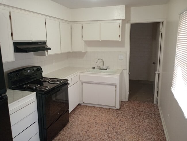 Building Photo - S Laredo Ave