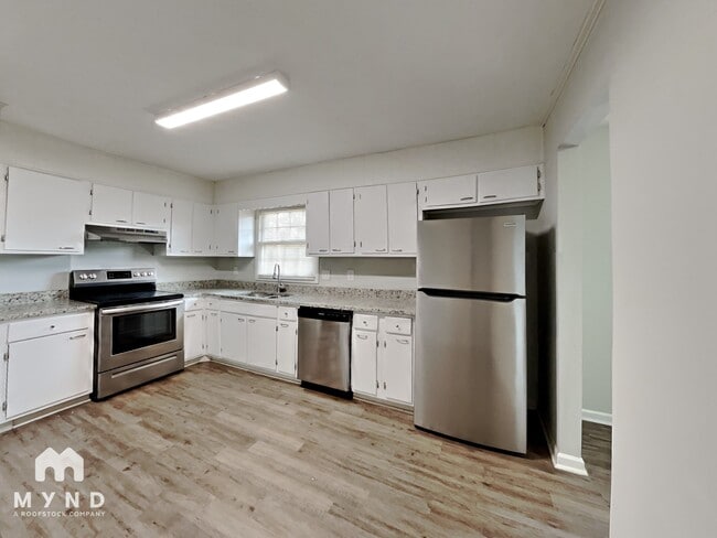 Photo - 170 Chesterfield Ct SW