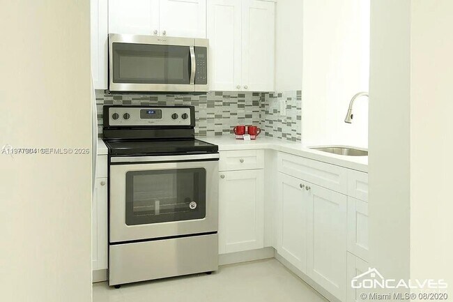 Photo - 546 SW 1st St Unit 404