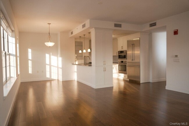 Photo - 10 Byron Pl Unit 601