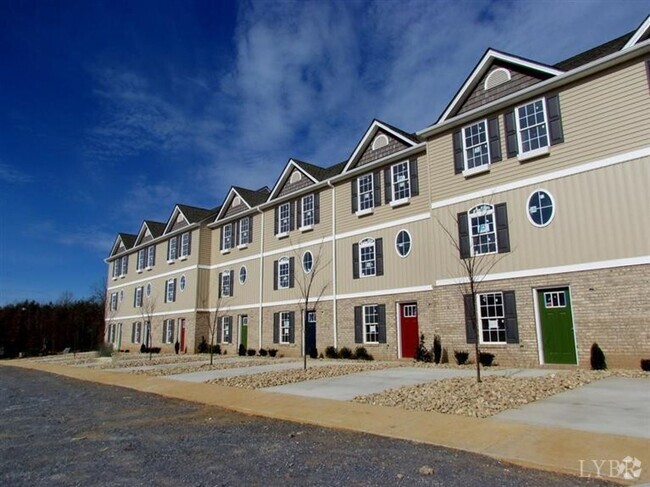 Building Photo - Tavern Grove - 4 BR, 3.5 BA End Unit Townh... Rental