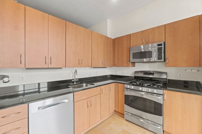 Photo - Madrigal Lofts in Mt Vernon Triangle | 2 Bed | 2 Bath | 920 Sf | Balcony | 1 Garage Parking Space Unidad 1110