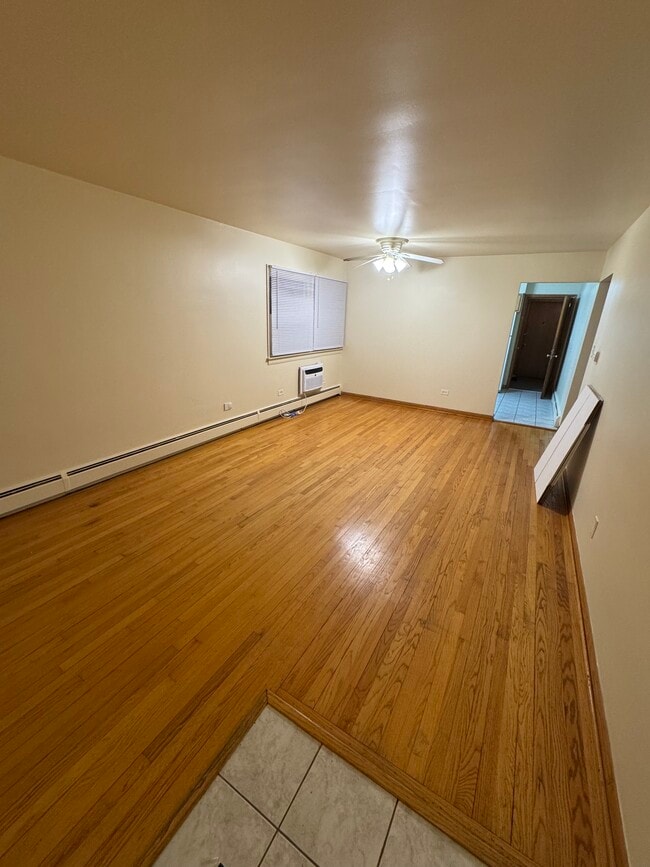 Building Photo - 1225 N La Grange Rd Unit 1F Rental