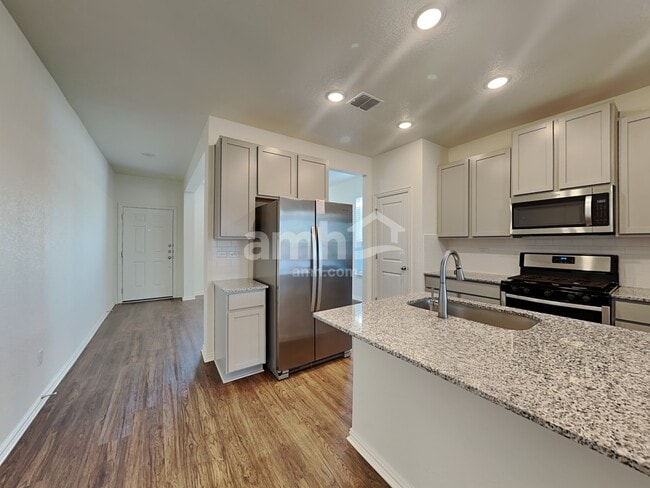 Photo - 457 Pebble Bend