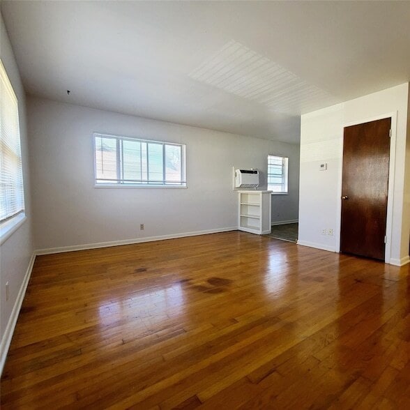 Photo - 4916 Worth St Unit 4