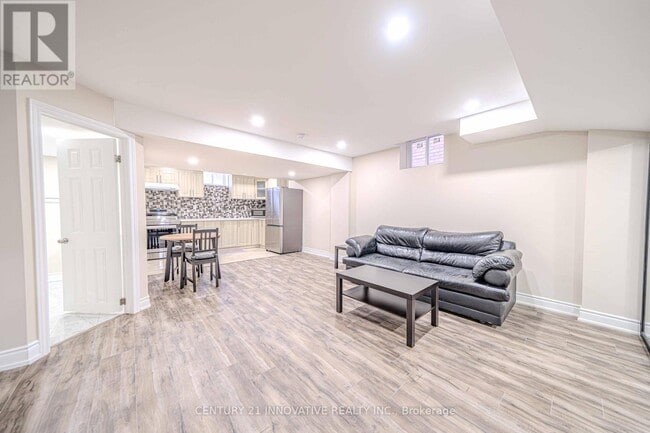 Photo - 3145 Countess Crescent