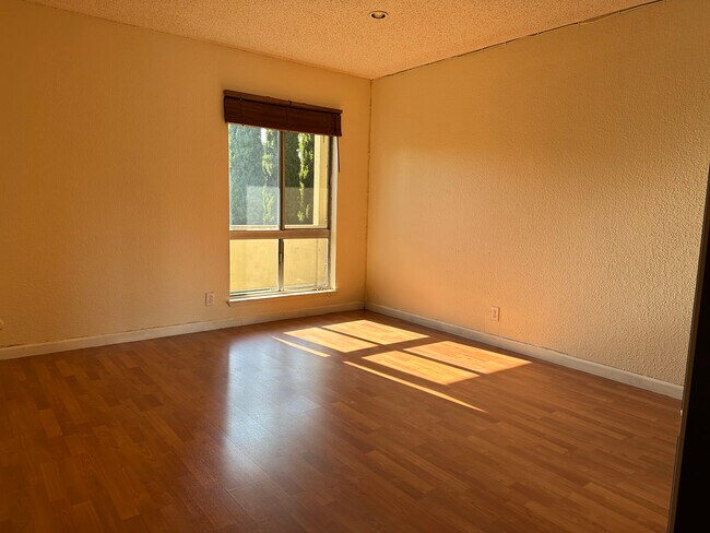 Photo - 781 N. Fair Oaks Ave. Unidad 3 - Master