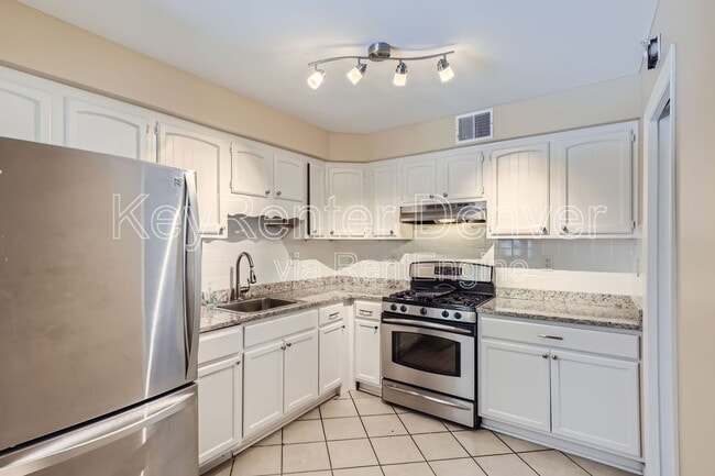 Photo - 991 Vaughn St