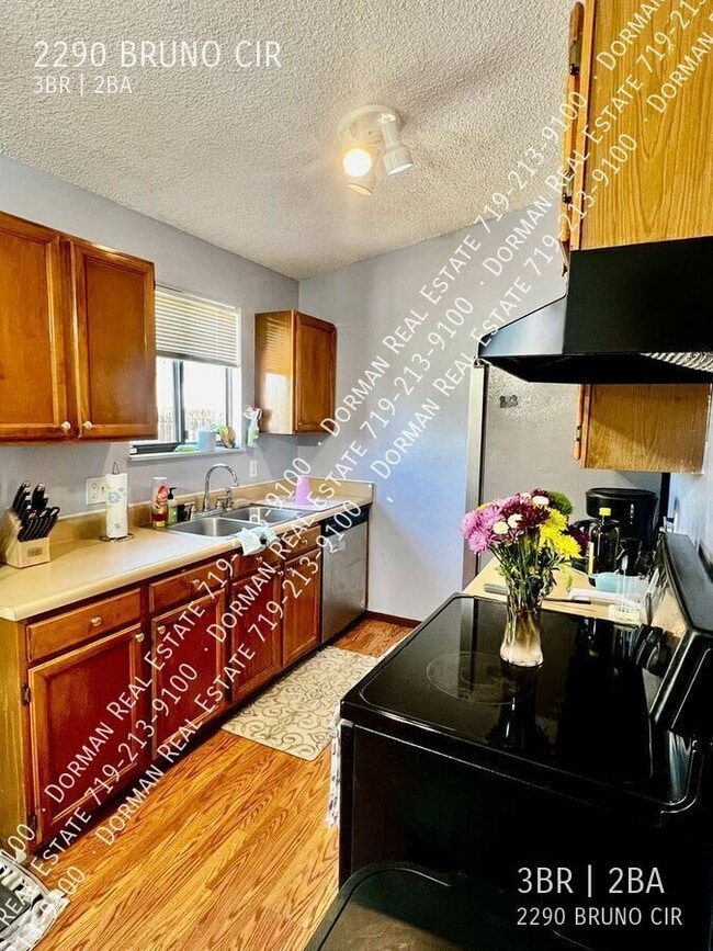 Photo - 2290 Bruno Cir