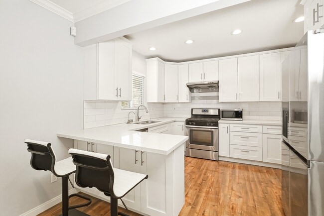Photo - 6528 Beeman Ave