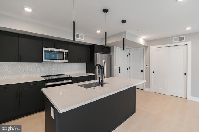 Building Photo - 6604 Ridge Ave Unit 401