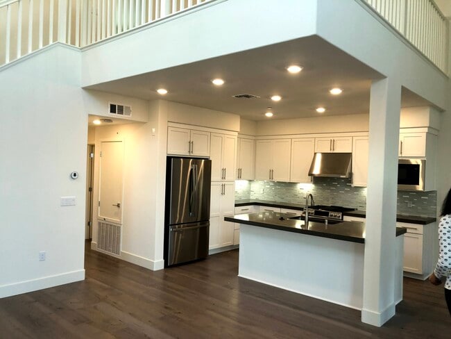 Photo - 45079 Insight St Unidad 1007