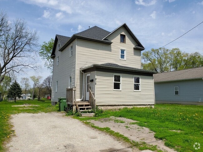 Building Photo - 919 Oneida St Rental