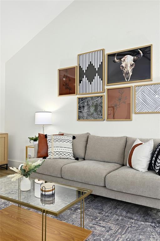 Photo - 9414 Meadow Vale