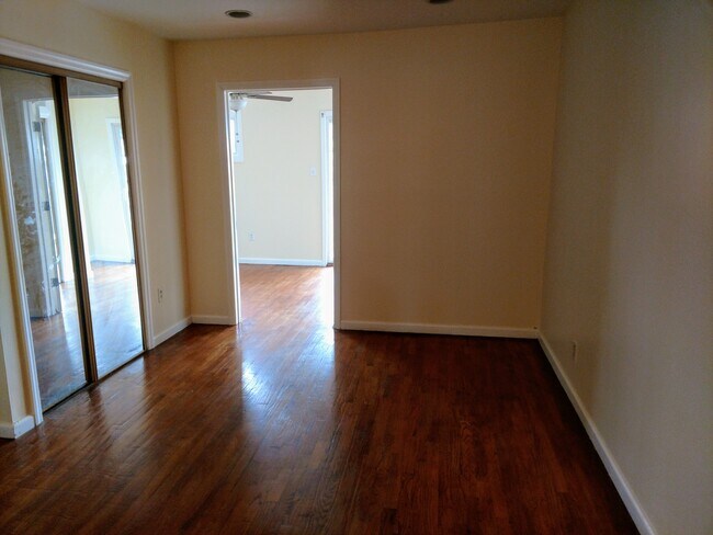Living room area - 13 Skyline Dr Unit 3 BR Apt