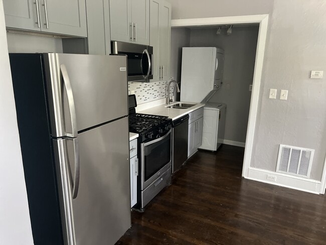 Photo - 1351 Oxford Rd NE