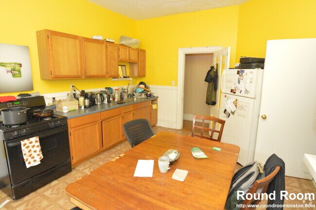 Building Photo - 32 Linden St Unit 2 Rental
