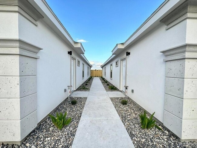 Photo - 1408 S Yankton St Unit 2