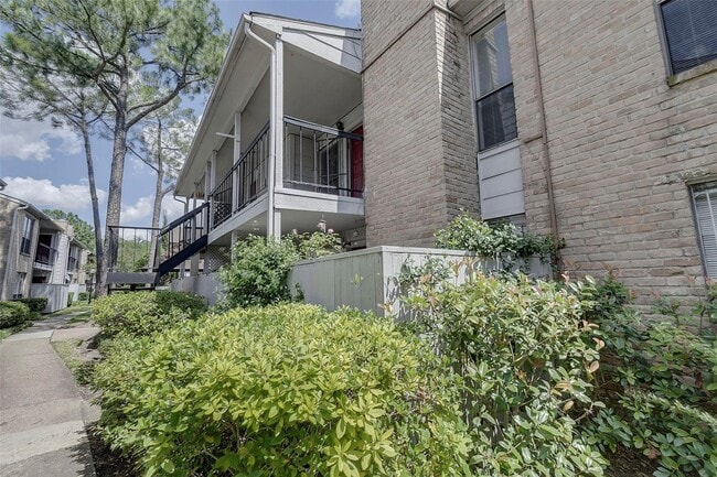 Building Photo - 2100 Wilcrest Dr Unit 226 Rental