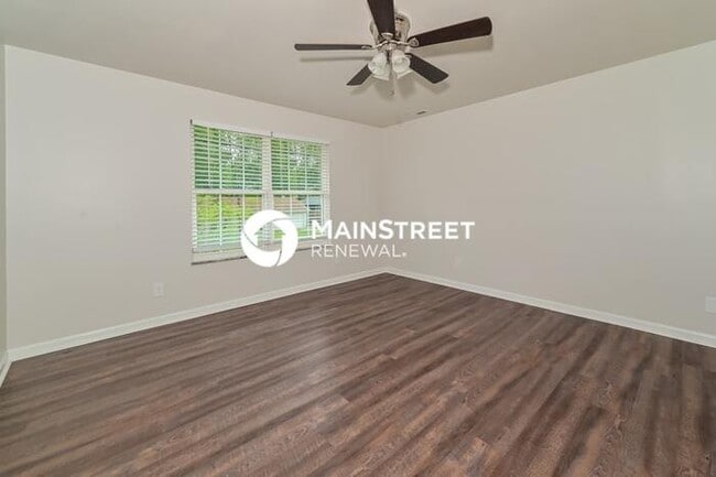 Photo - 3 Bedroom Pet-Friendly Home in KNOXVILLE, TN with Main Street Renewal