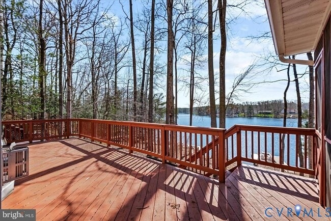 Photo - 686 Lake Caroline Dr