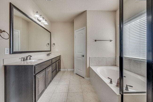 Photo - 438 Brookdale Dr